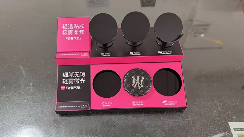 Aesthetics and Functionality in Equal Weight: How the New Generation of Smart Makeup Display Stands Reshape the Retail Experience